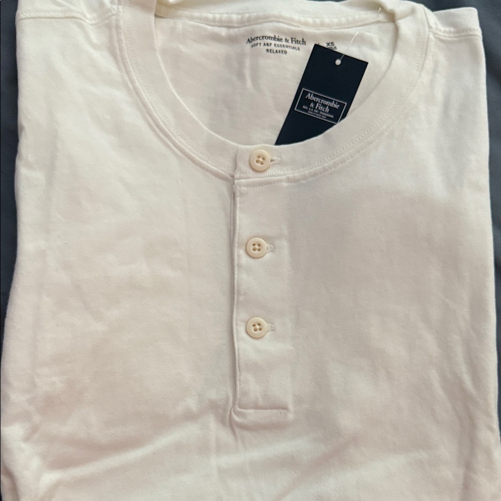 💰SALE Abercrombie & Fitch Cream Short Sleeve T-Shirt NWT